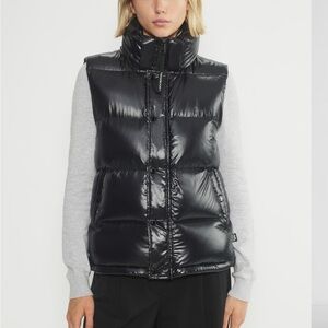 ARITZIA Superpuff Vest Black Liquid Shine Goose Down Water Resistant Sz L NEW